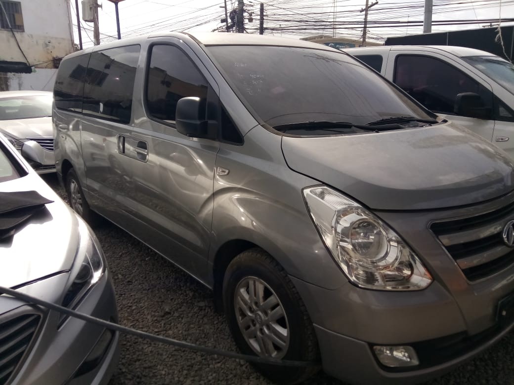 jeepetas y camionetas - HYUNDAI STAREX 2018 GRISDESDE: RD$1,320,100.00