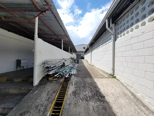 oficinas y locales comerciales - Alquiler de Nave Industrial Km 17 Autop. Duarte  8