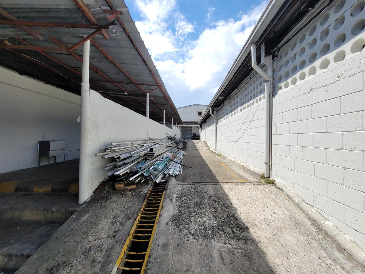 oficinas y locales comerciales - Alquiler de Nave Industrial Km 17 Autop. Duarte  7