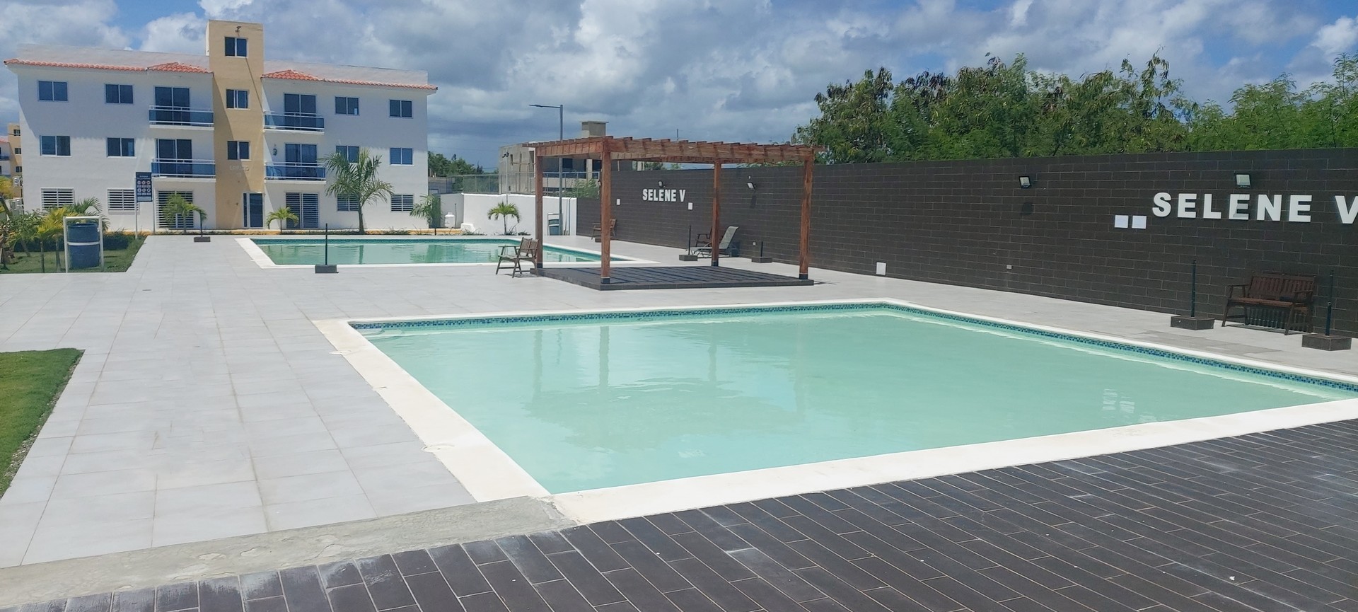 apartamentos - Rento amplio apartamento en Punta Cana. Sin muebles con linea blanca completa