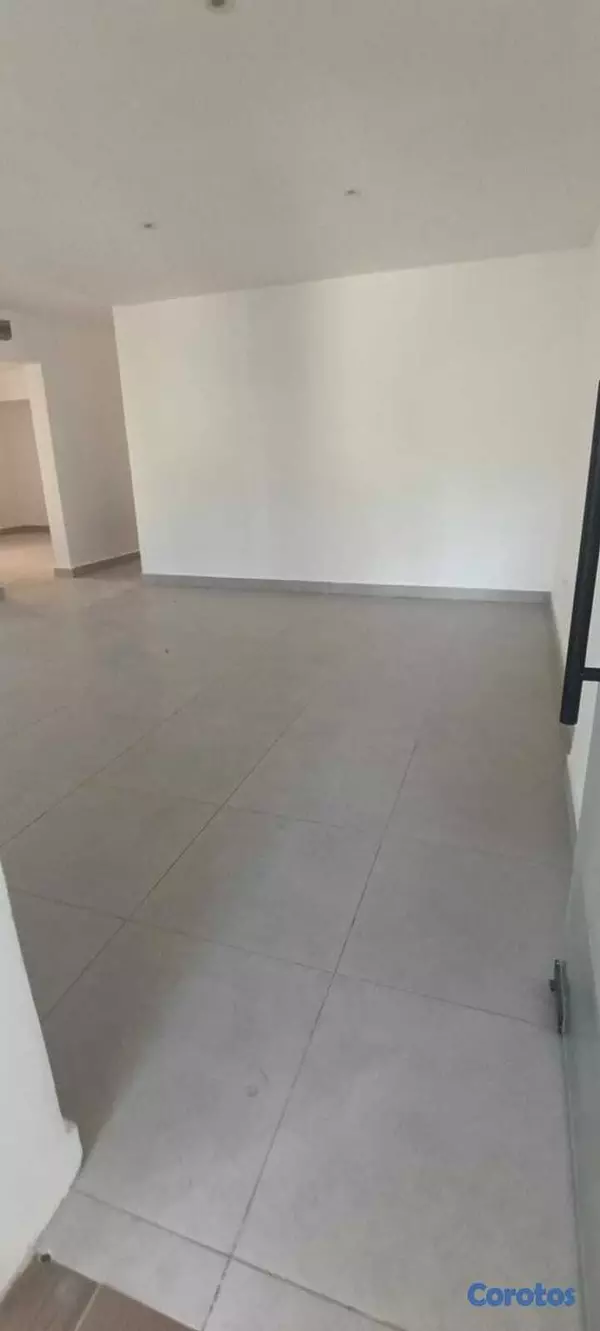 oficinas y locales comerciales - La Julia, Local 122mts en primer nivel con terraza 4