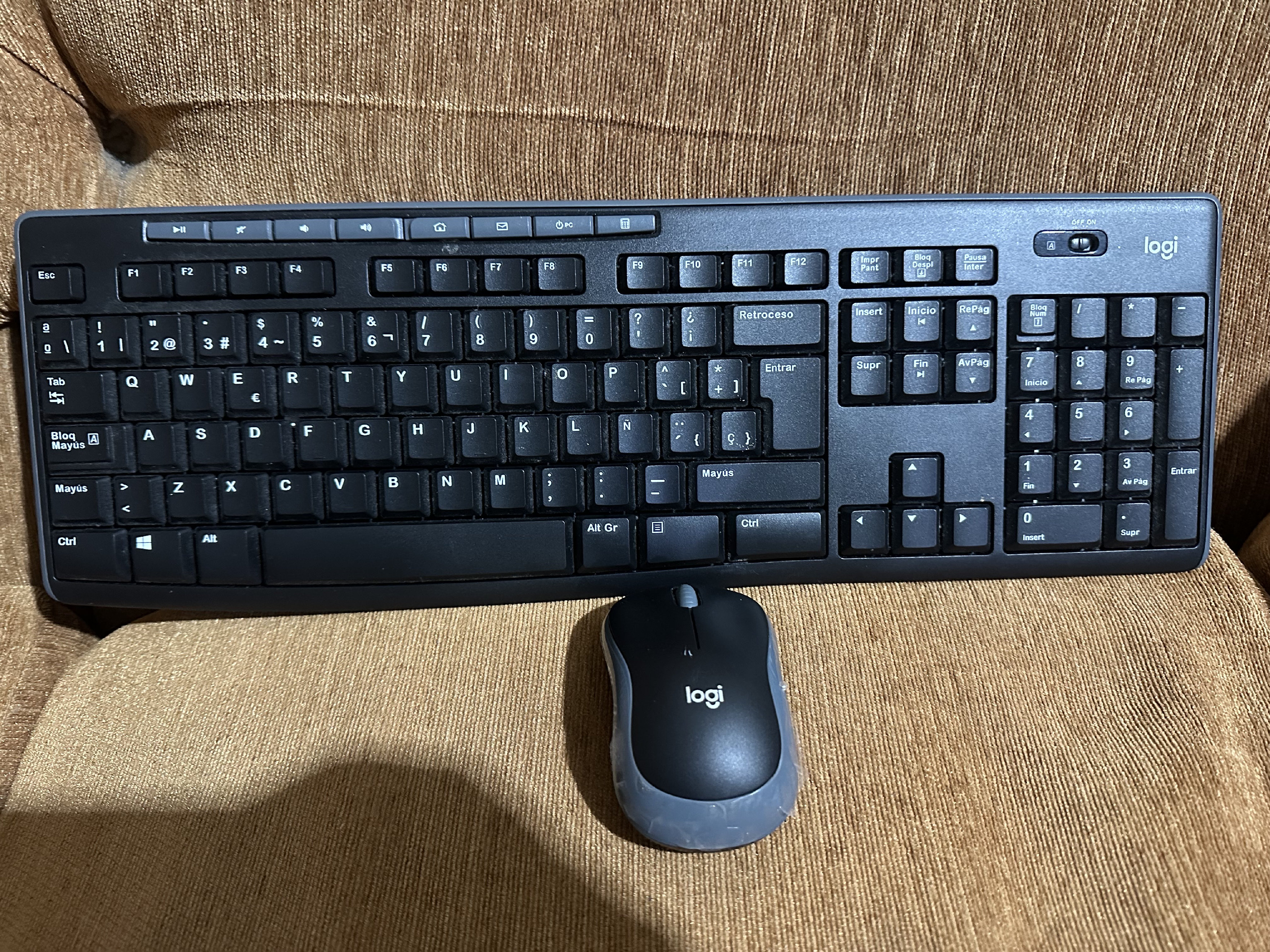 computadoras y laptops - MONITOR HP Z23 23 PLG +Cpu HP MICRO G3 +JUEGO DE TECLADO, MOUSE INALÁMBRICO LOGI 3