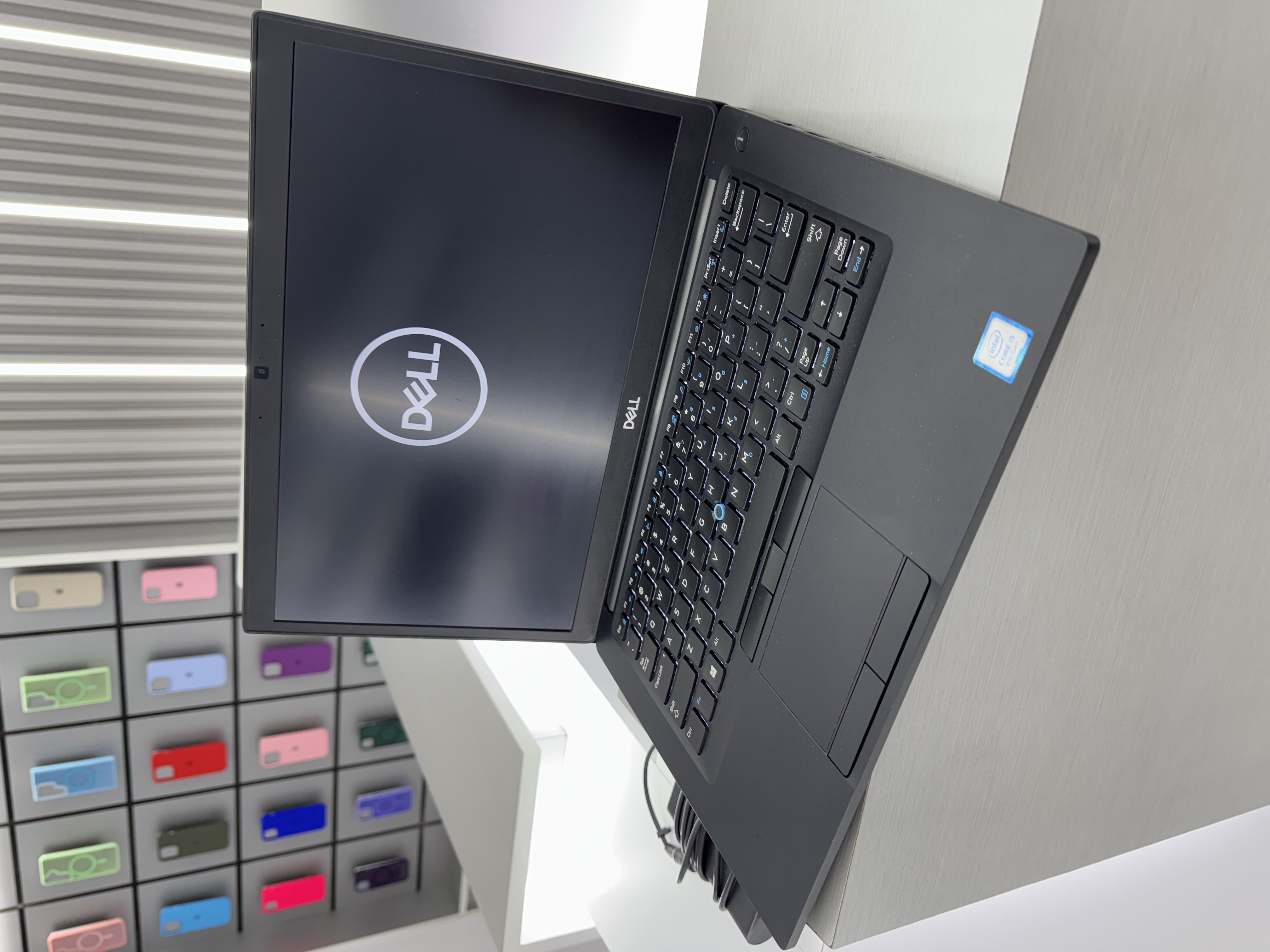 celulares y tabletas - Laptop Dell latitude i5 8va generación 256GB SSD 1