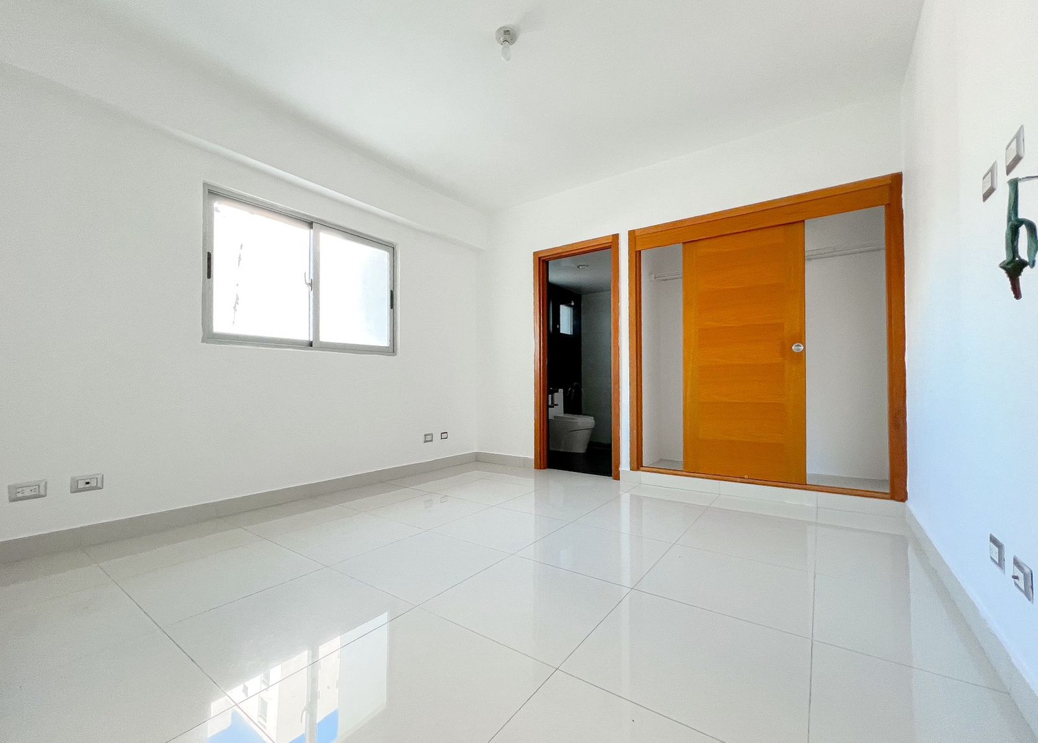 apartamentos - Piantini,  Apto. con Excelente Iluminacion y Ventilacion Natural 2 Habitaciones 4