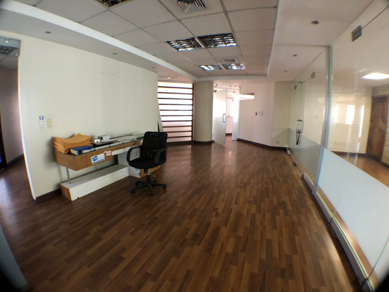 oficinas y locales comerciales -  local para oficina con divisiones para áreas de trabajo, oficinas, etc 2