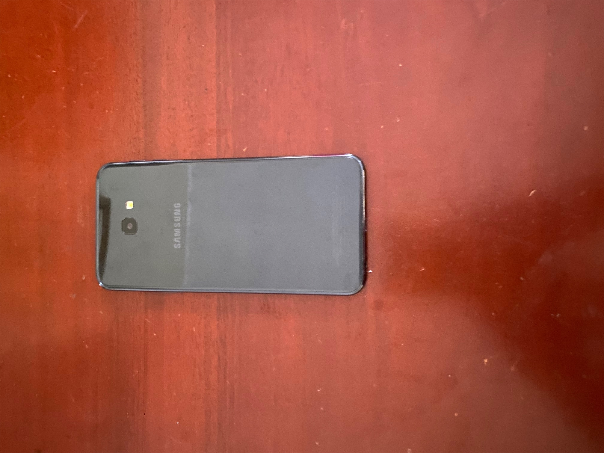 celulares y tabletas - Vendo Samsung Galaxy J4 plus, 32GB. Única dueña. Incluye cargador. Chip Altice