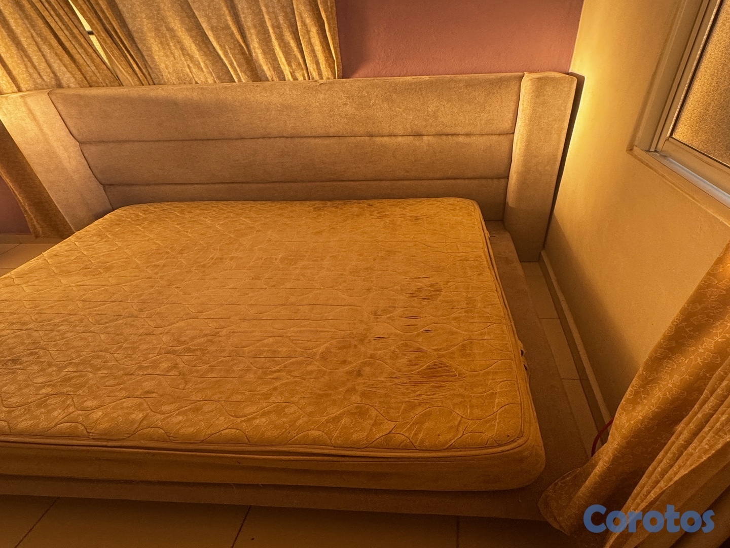 muebles y colchones - NEGOCIABLE. Vendo Base de cama con colchón. Usados. Base de cama en buen estado 3