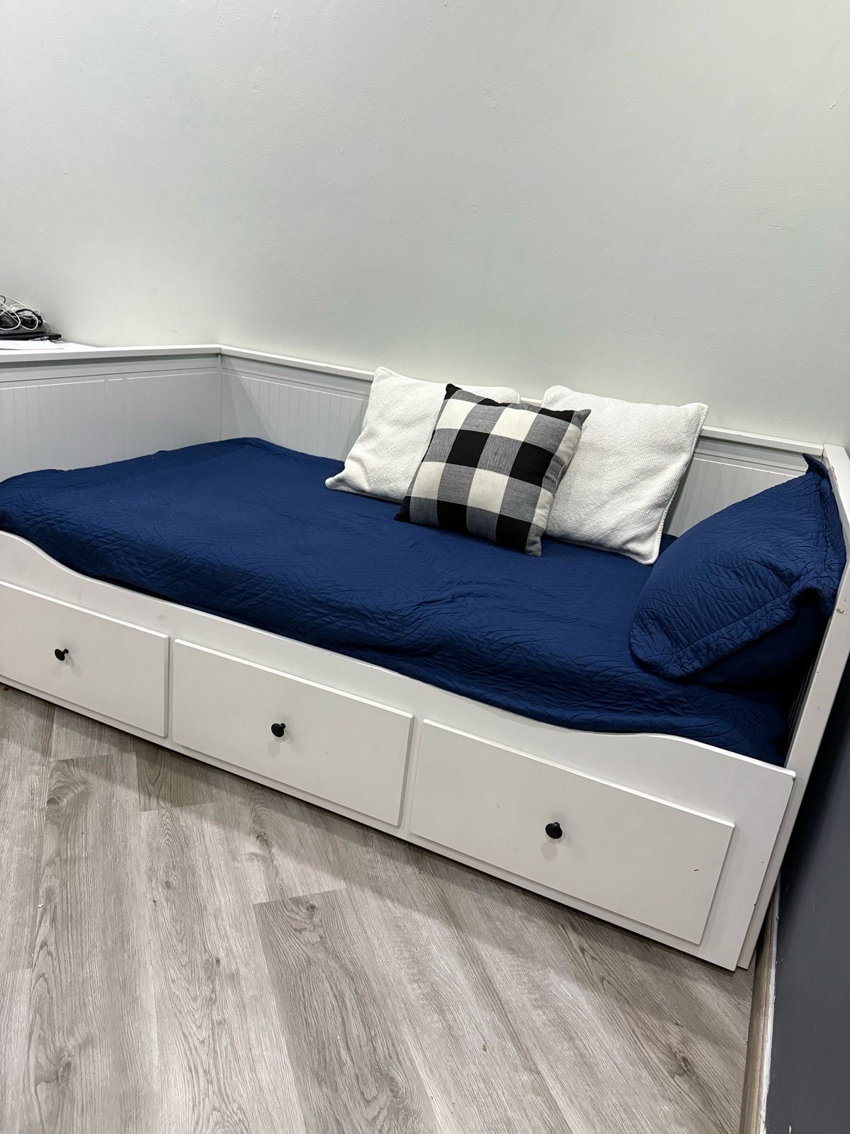 muebles y colchones - vendo cama de IKEA twin extendible a dos camas. ideal para recibir visitas.  7