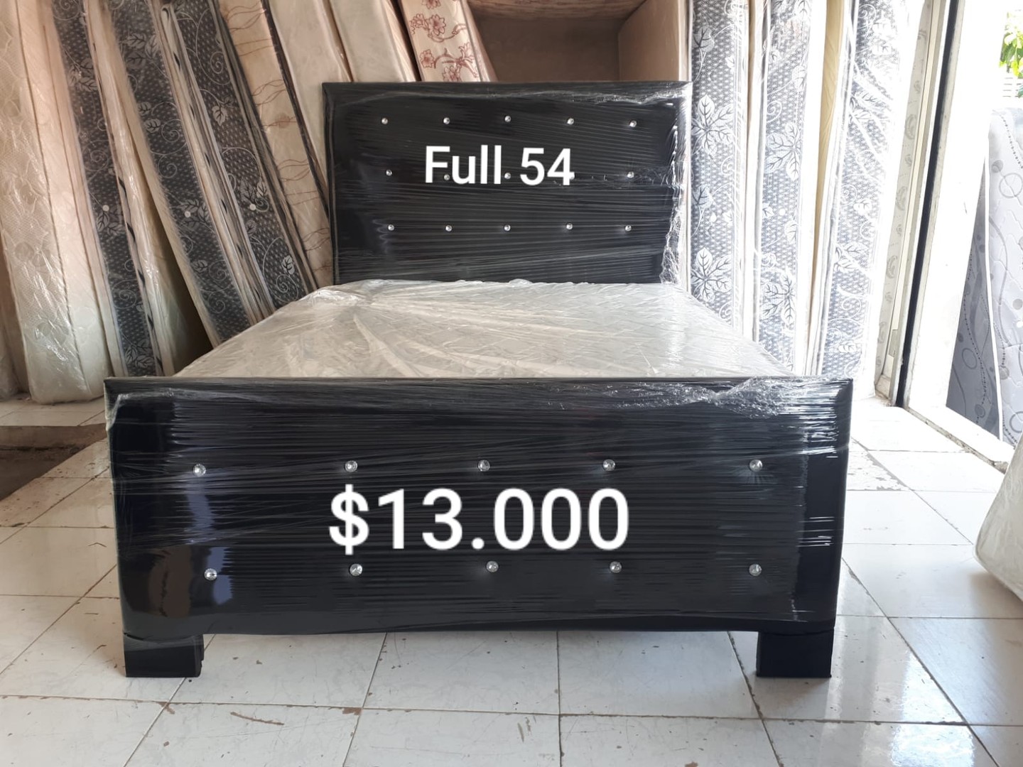 muebles y colchones - Cama Tapizada Negra con Colchón 1