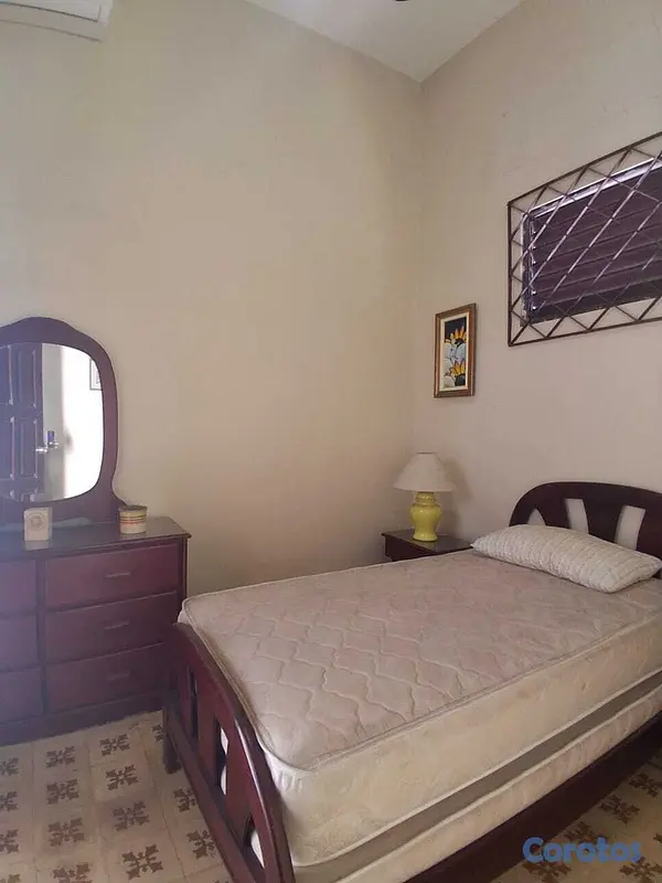 casas -  Zona colonial / ciudad nueva Alquiler US$ 550   10
