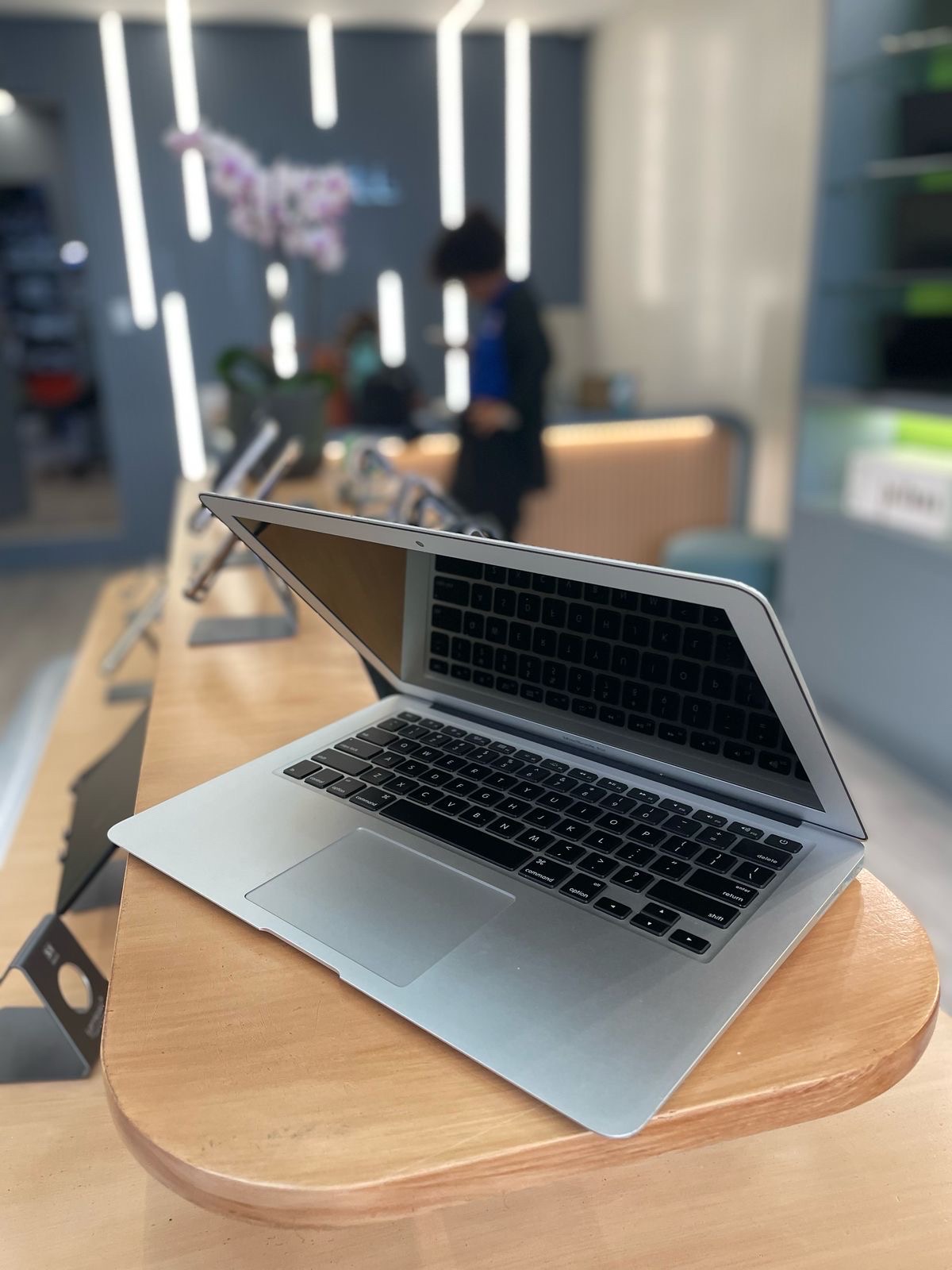 computadoras y laptops - MacBook Air 2017 i5 8Gb de ram 128Gb 2