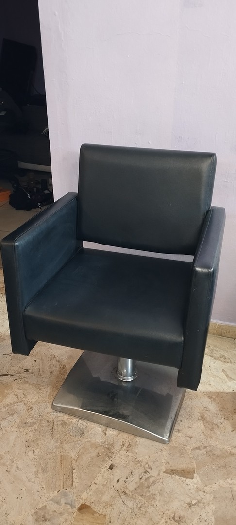 equipos profesionales - Silla hermosa y elegante para barbero o peluquera 
