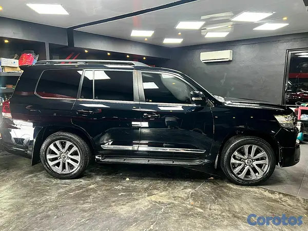 jeepetas y camionetas - Toyota land cruicer vxr 2017 4