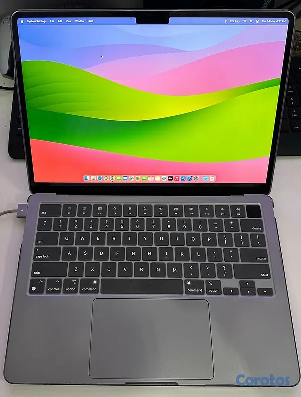 computadoras y laptops - Venta de Apple Macbook Air M2, 256 GB, Usada con accesorios. 2