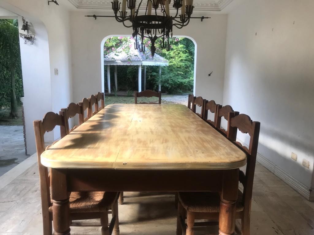 muebles y colchones - Espectacular mesa de comedor en madera nogal  0