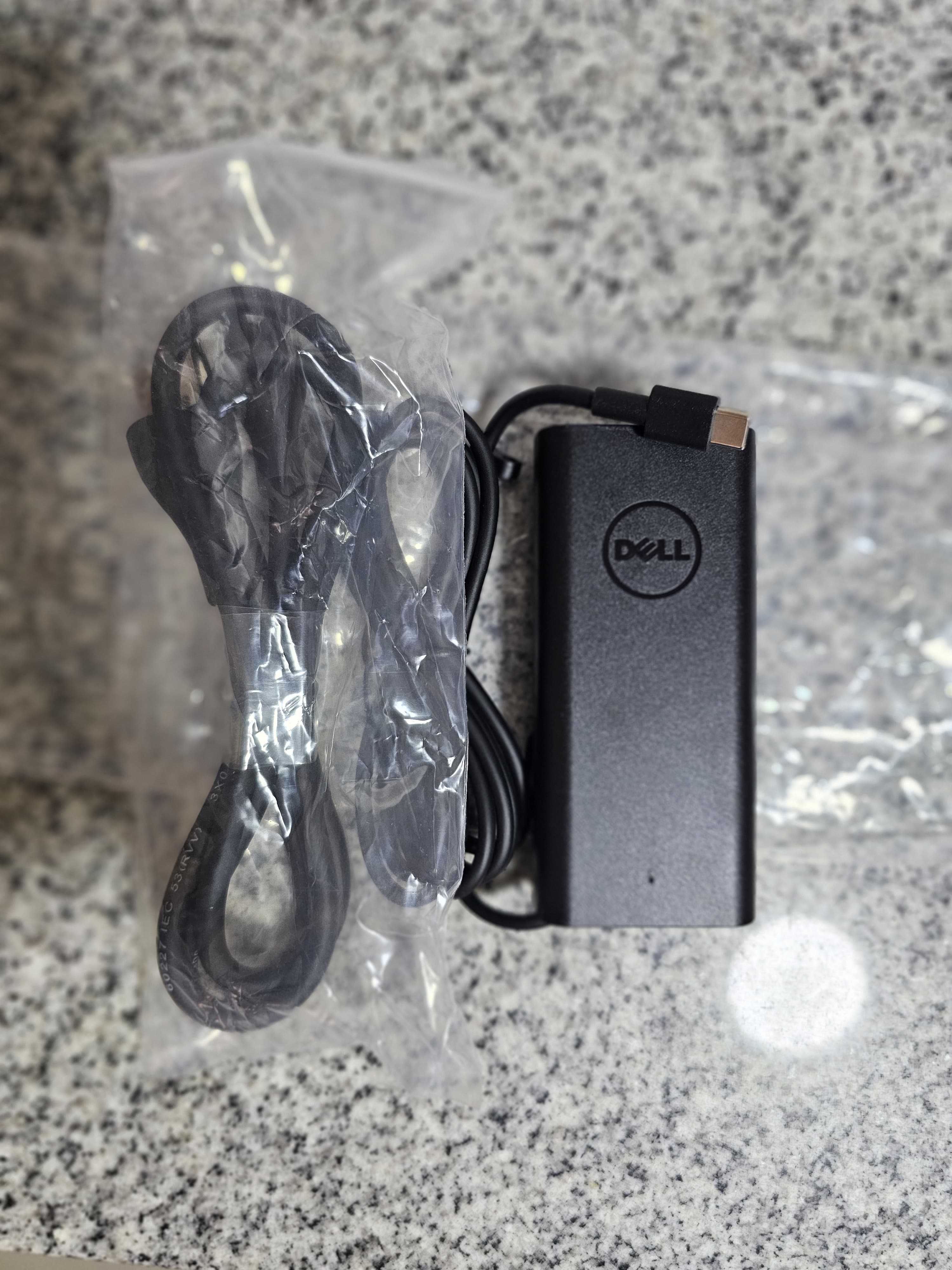 computadoras y laptops - CARGADOR DELL TIPO C 65W NUEVO ORIGINAL 4