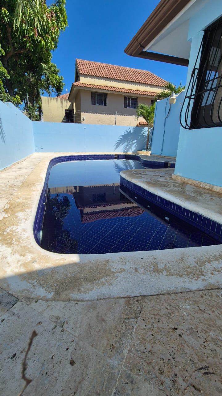 casas - Casa con piscina en Villa Maria, Santiago 6