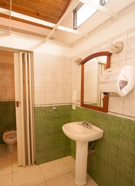 oficinas y locales comerciales - Local Comercial en Alquiler Amueblado  4
