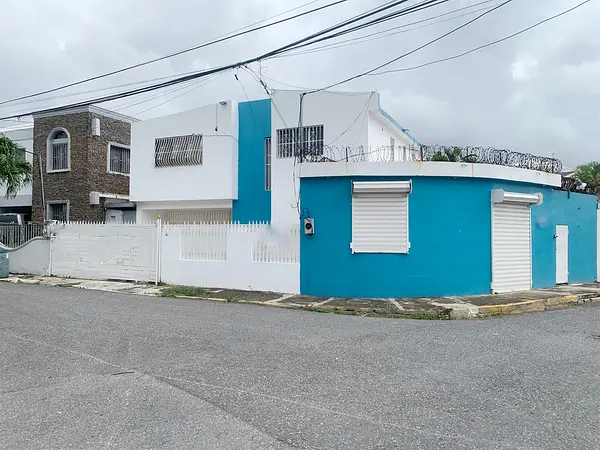 oficinas y locales comerciales - Propiedad comercial esquinera  2