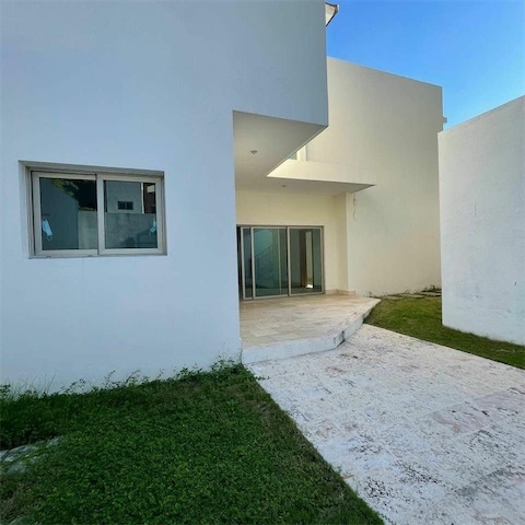 casas - casa en el Distrito Nacional Santo Domingo céntrico de 488mts 3