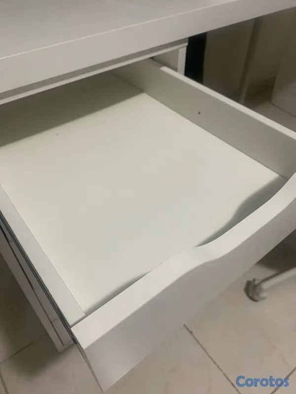 muebles y colchones - Escritorio con su silla 3
