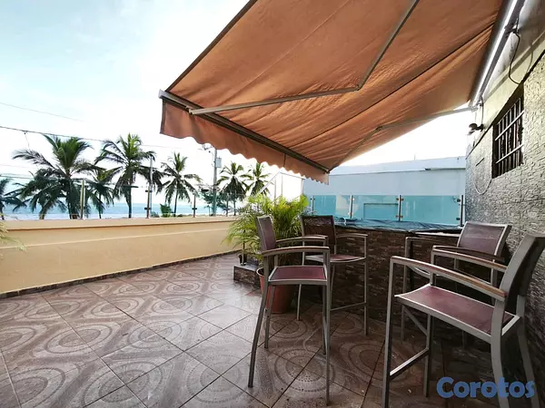 casas - Vendo Casa frente al mar en Av. 30 de Mayo  3