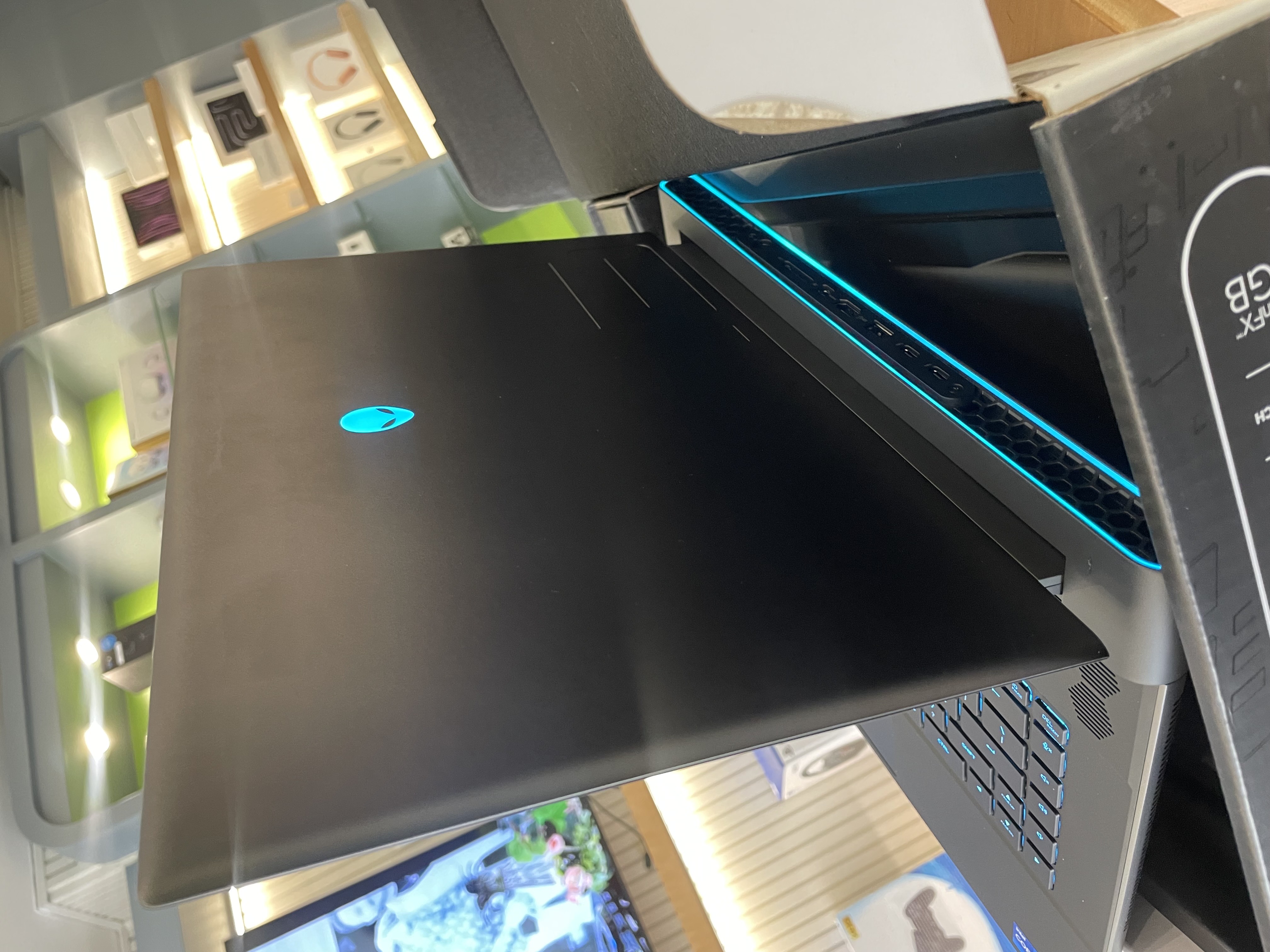 computadoras y laptops - LAPTOP ALIENWARE 13th generación INTEL CORE i7 RTX 4070 16Gb de ram 1Tb SSD 4