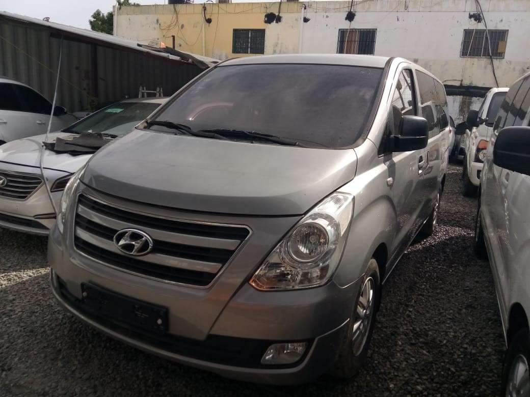 jeepetas y camionetas - HYUNDAI STAREX 2018 GRISDESDE: RD$1,320,100.00 1