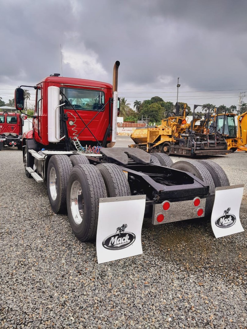 camiones y vehiculos pesados - MACK PINNACLE año 2012 5