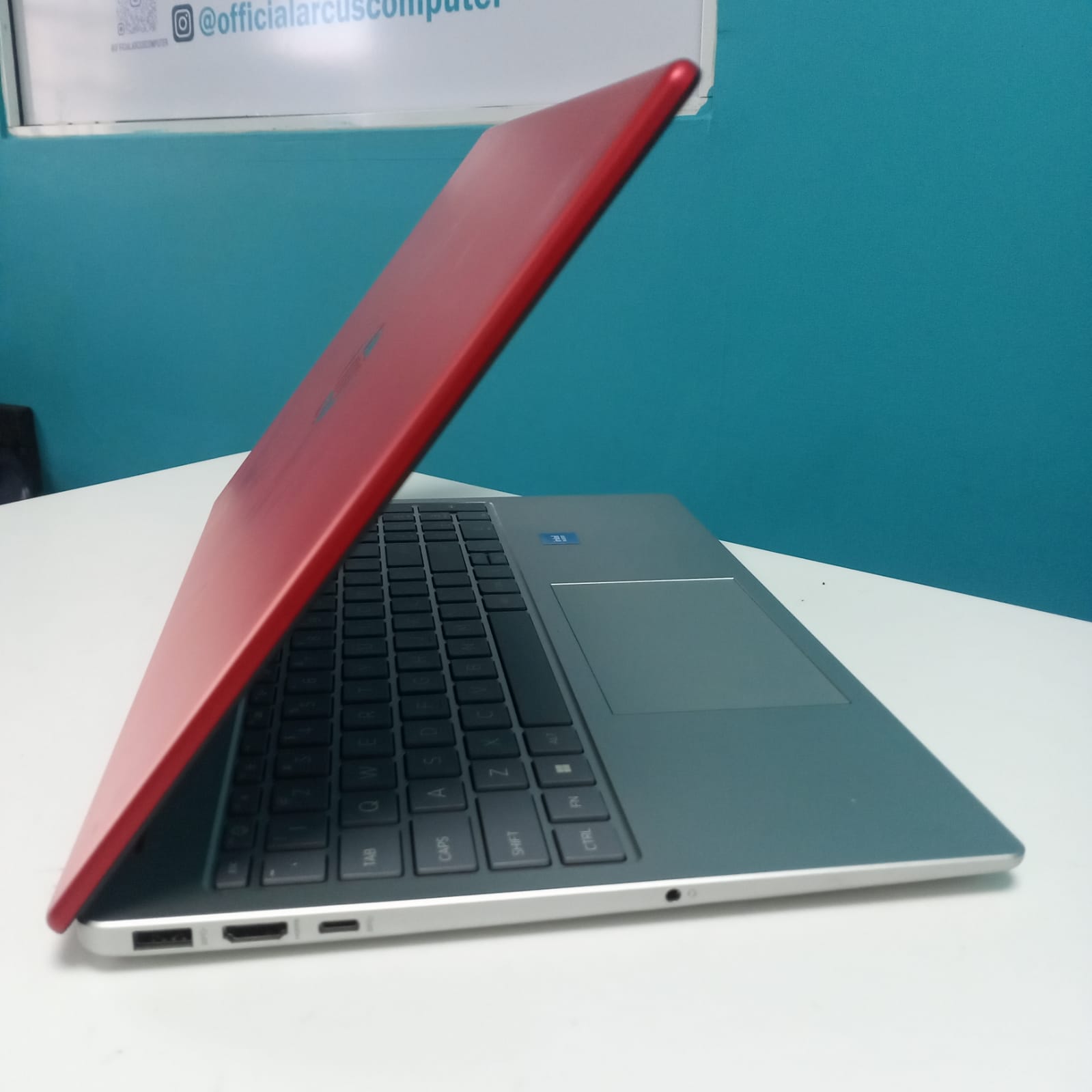 computadoras y laptops - Laptop, HP Laptop 15-fd0083wm (7L2C7UA) / 13th Gen