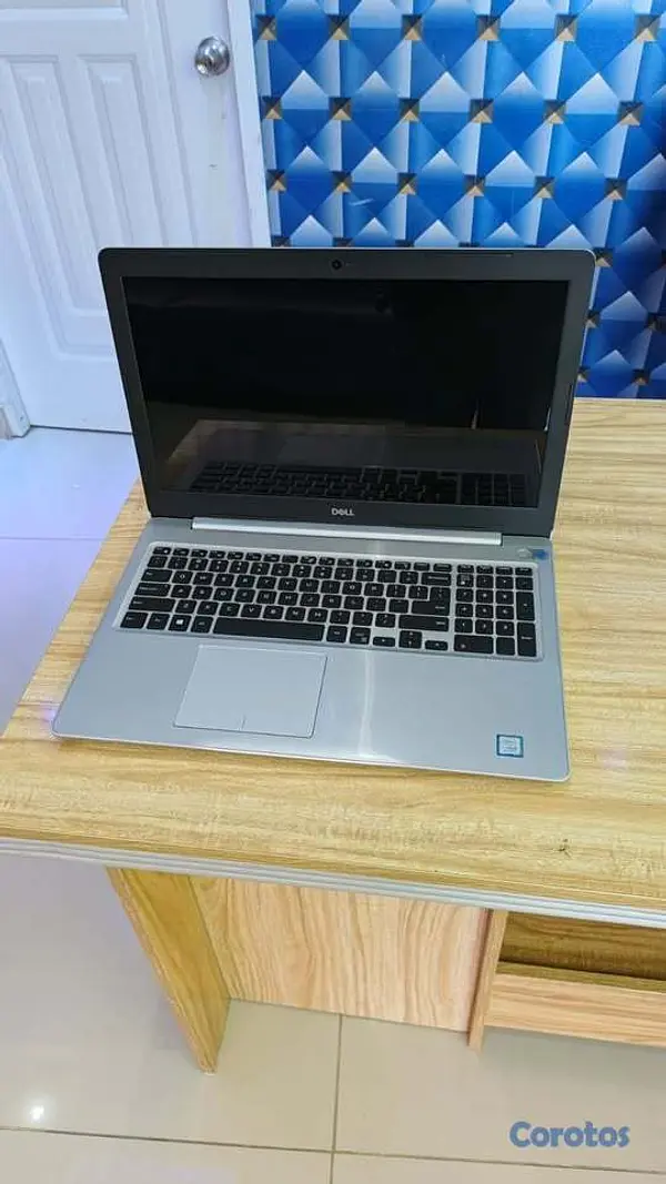 computadoras y laptops - Laptop Dell Inspiron 5570 Intel Core i7 de 8va Gen 2
