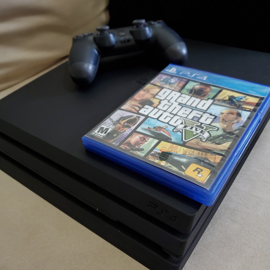 consolas y videojuegos - PS4 PRO 4K 1TB + GTA V