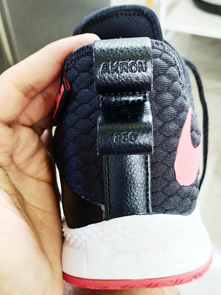 zapatos para hombre - ORIGINAL: Nike Air Witness Lebron James Akron 330