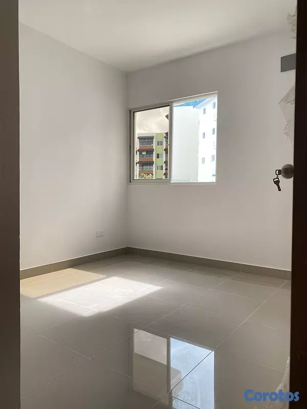apartamentos - Venta de apartamento con patio en Aut. San isidro 10