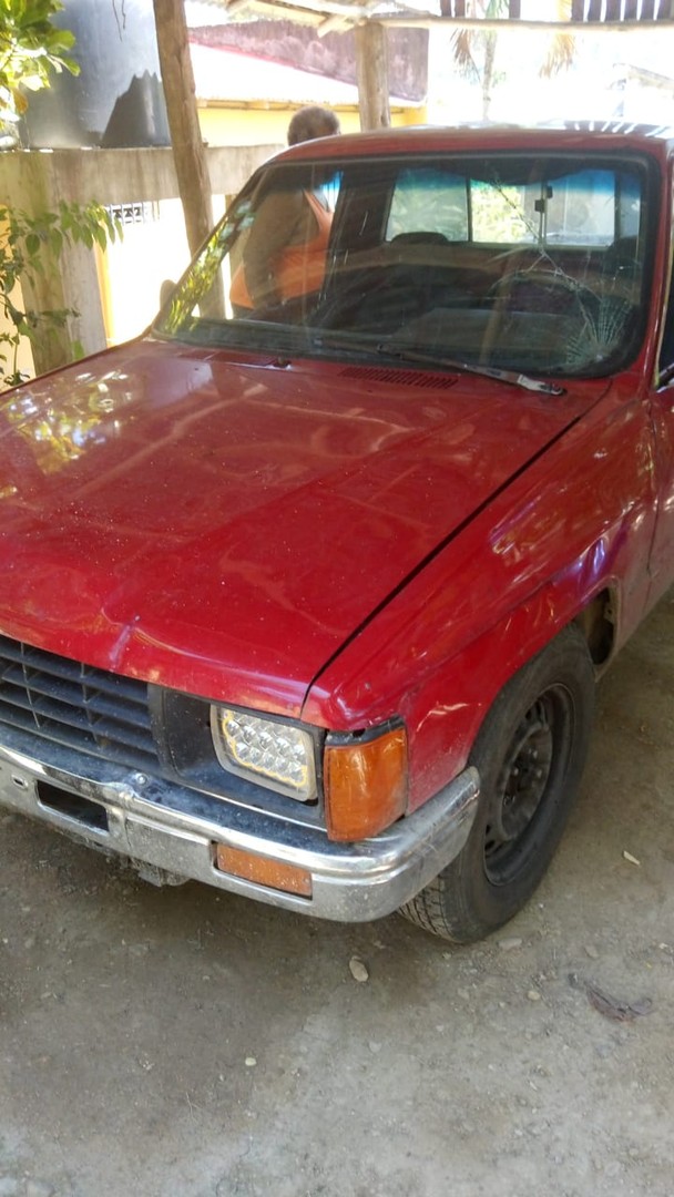 jeepetas y camionetas - Se vende Toyota Hilux 1987 2