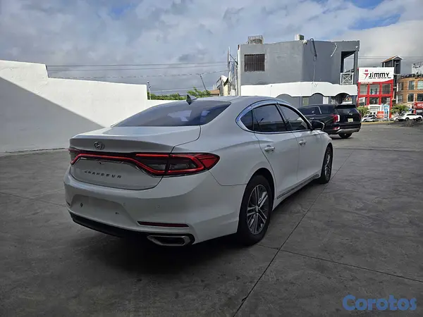 carros - HYUNDAI GRANDEUR 2018 BLANCO 10