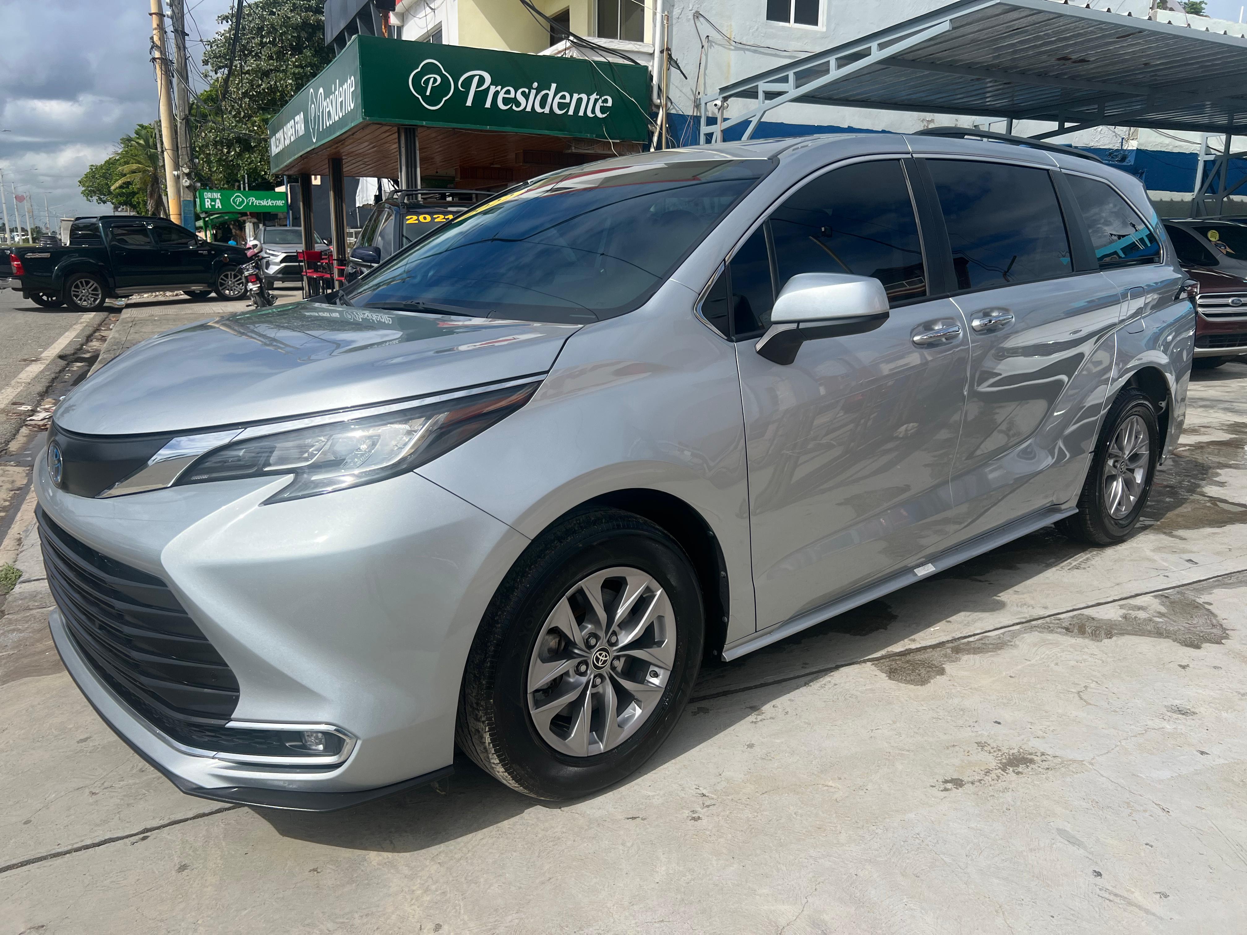 jeepetas y camionetas - Toyota Sienna XLE 2022