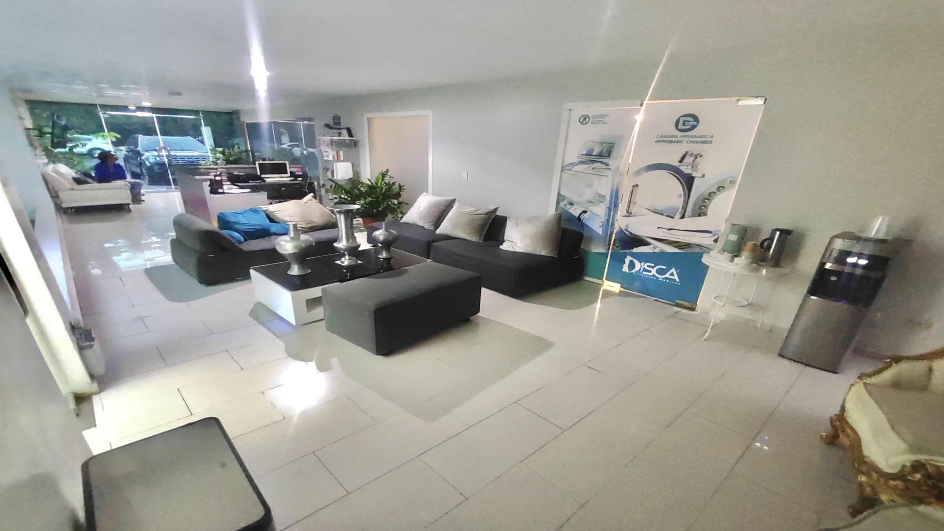 oficinas y locales comerciales - Consultorio Odontológico Equipado en Naco 5