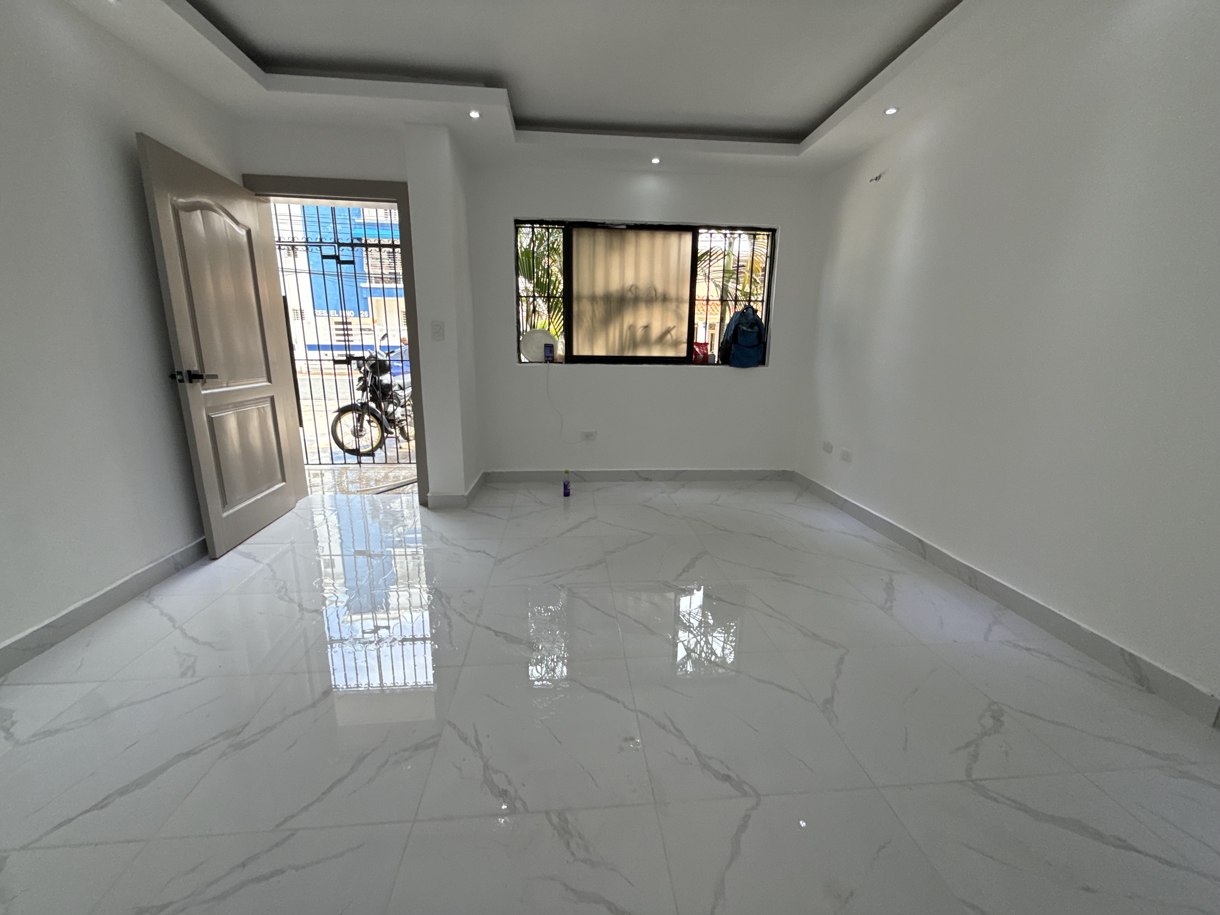 apartamentos - Vendo independencia klm 7 primer nivel 70 mtrs una 2