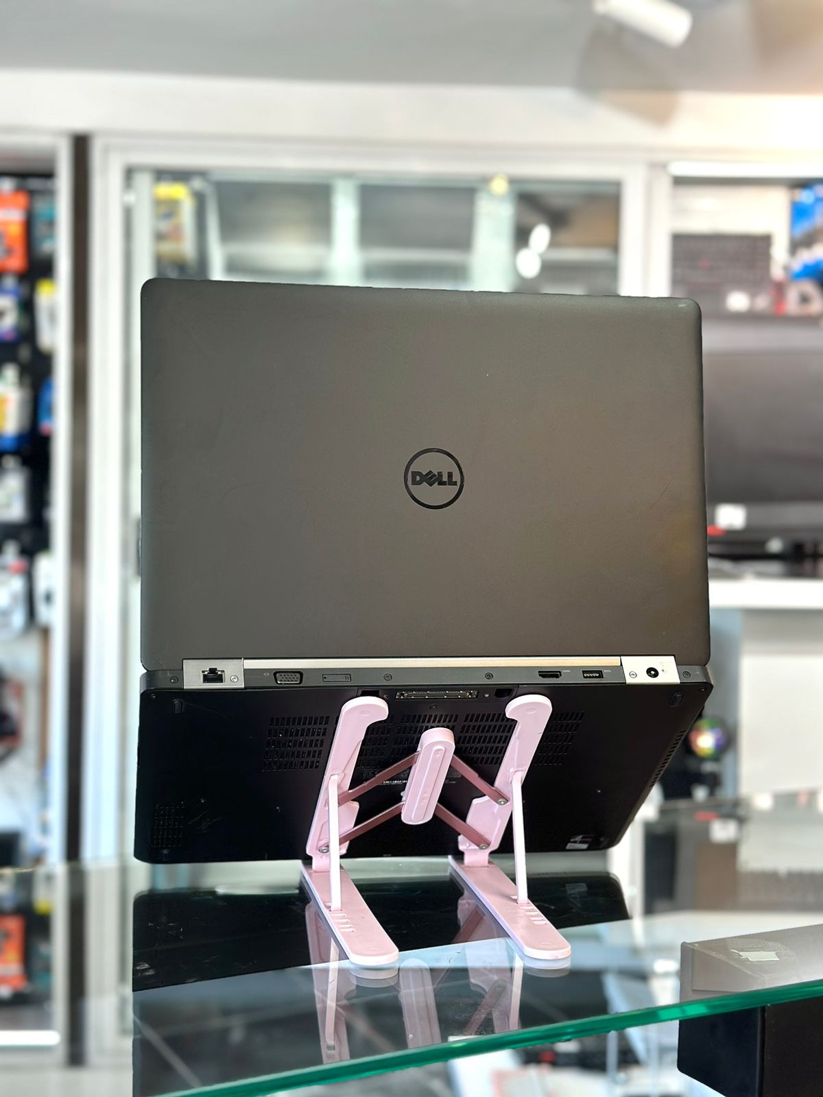 computadoras y laptops - Laptop Dell 15.6 pulgadas e5570 1