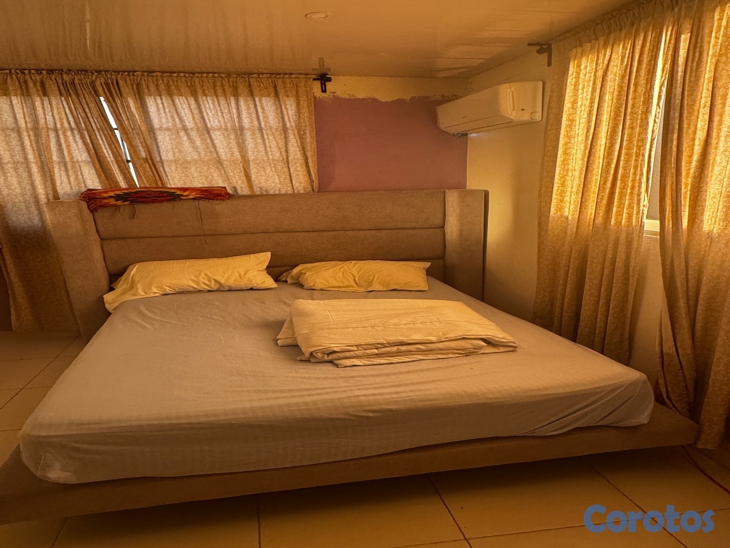 muebles y colchones - NEGOCIABLE. Vendo Base de cama con colchón. Usados. Base de cama en buen estado 4