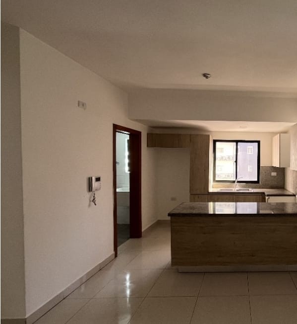 apartamentos - Apartamento 2do piso en evaristo morales 
 1
