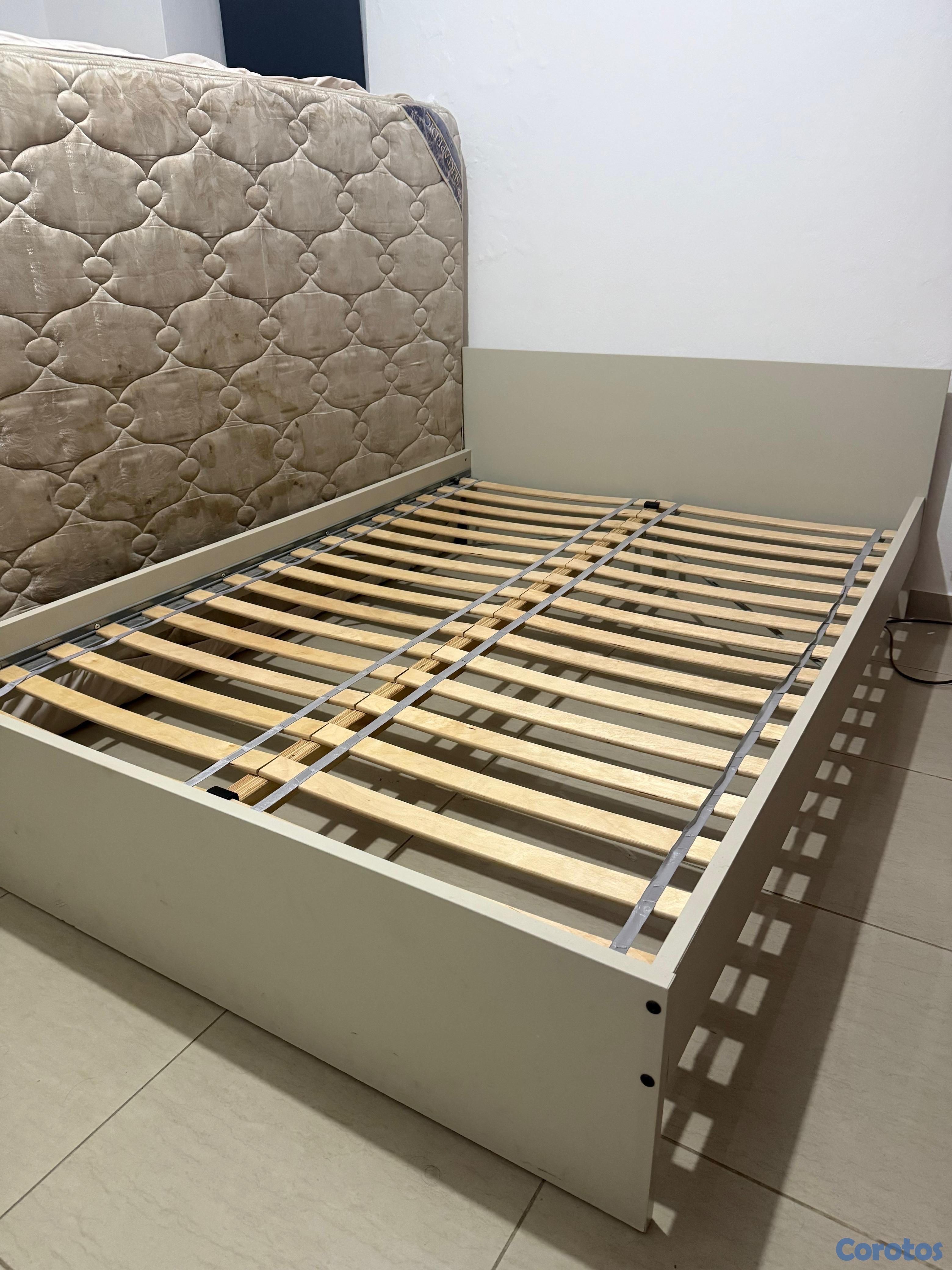 muebles y colchones - Cama Full, base de tablillas LURÕY, Blanco y colchon SERTAPEDIC 6