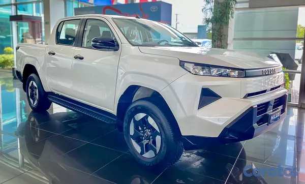 jeepetas y camionetas - Toyota Hilux LIMITED BEV 2026 2