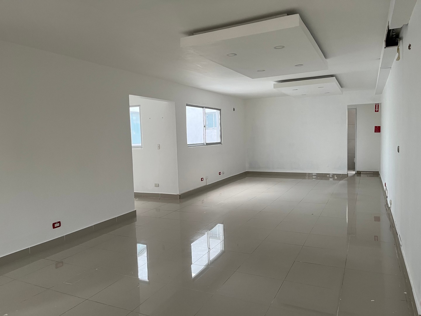 oficinas y locales comerciales - Oficina en Alquiler Evaristo Morales de 49 m2 . Tercer Nivel  2