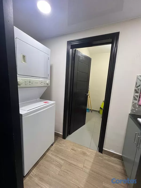 apartamentos - vendo avenida independencia tercer nivel tres habitaciones 2.5 baños dos parqueo 12