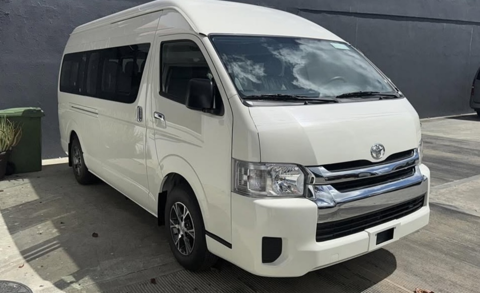 camiones y vehiculos pesados - 2024 Toyota Hiace GL 0Km  0
