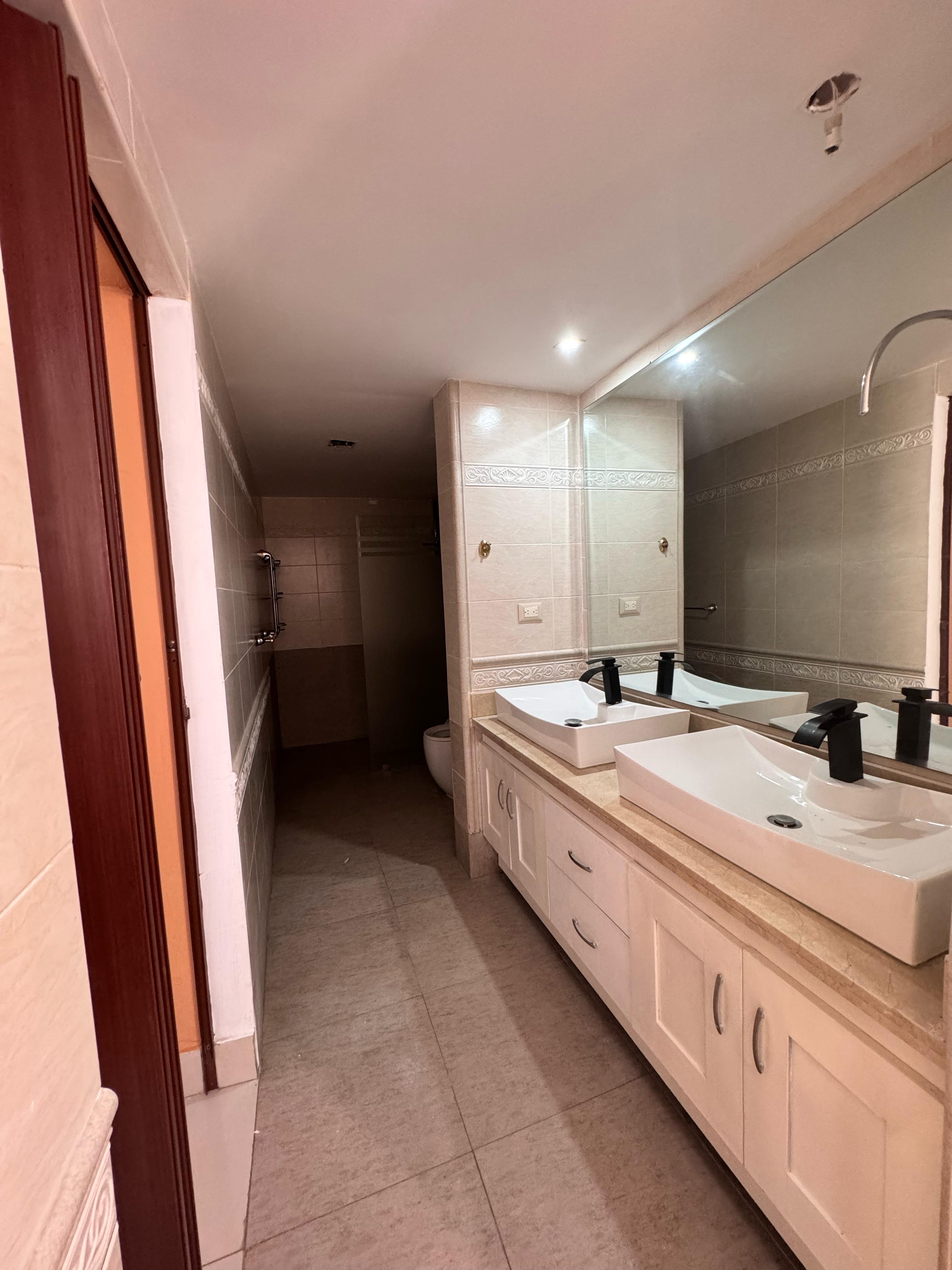 apartamentos - Hermoso apartamento anacaona tres hab 2.5 baños pa 5