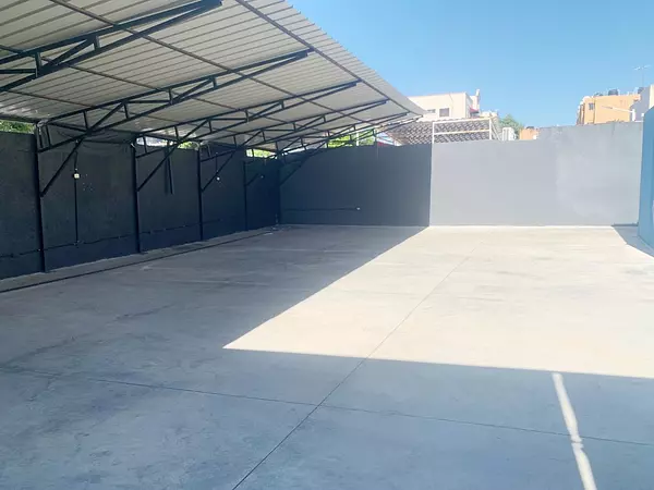 oficinas y locales comerciales - Local céntrico de dos niveles  2