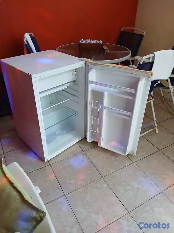 electrodomesticos - Nevera ejecutiva blanca 2